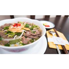 Tradiční vietnamská kuchyně - polévka Pho bo