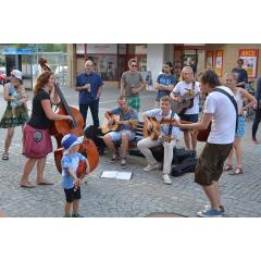 Muzikanti v ulicích Týna nad Vltavou