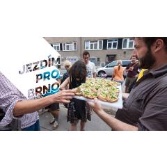 Snídaně a káva pro lidi na kolech - Den bez aut Brno
