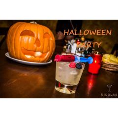 Halloween party v Nicolas baru