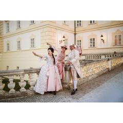 Historické oděvy na zámku Valtice - slavnosti Feste Teatrale
