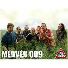 Medvěd 009 / Kodiak rock